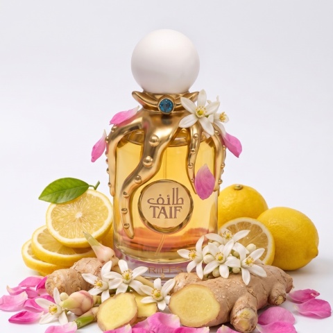 Orientalne perfumy unisex ozdobione niebieskim diamentem i korkiem imitującym morską perłę